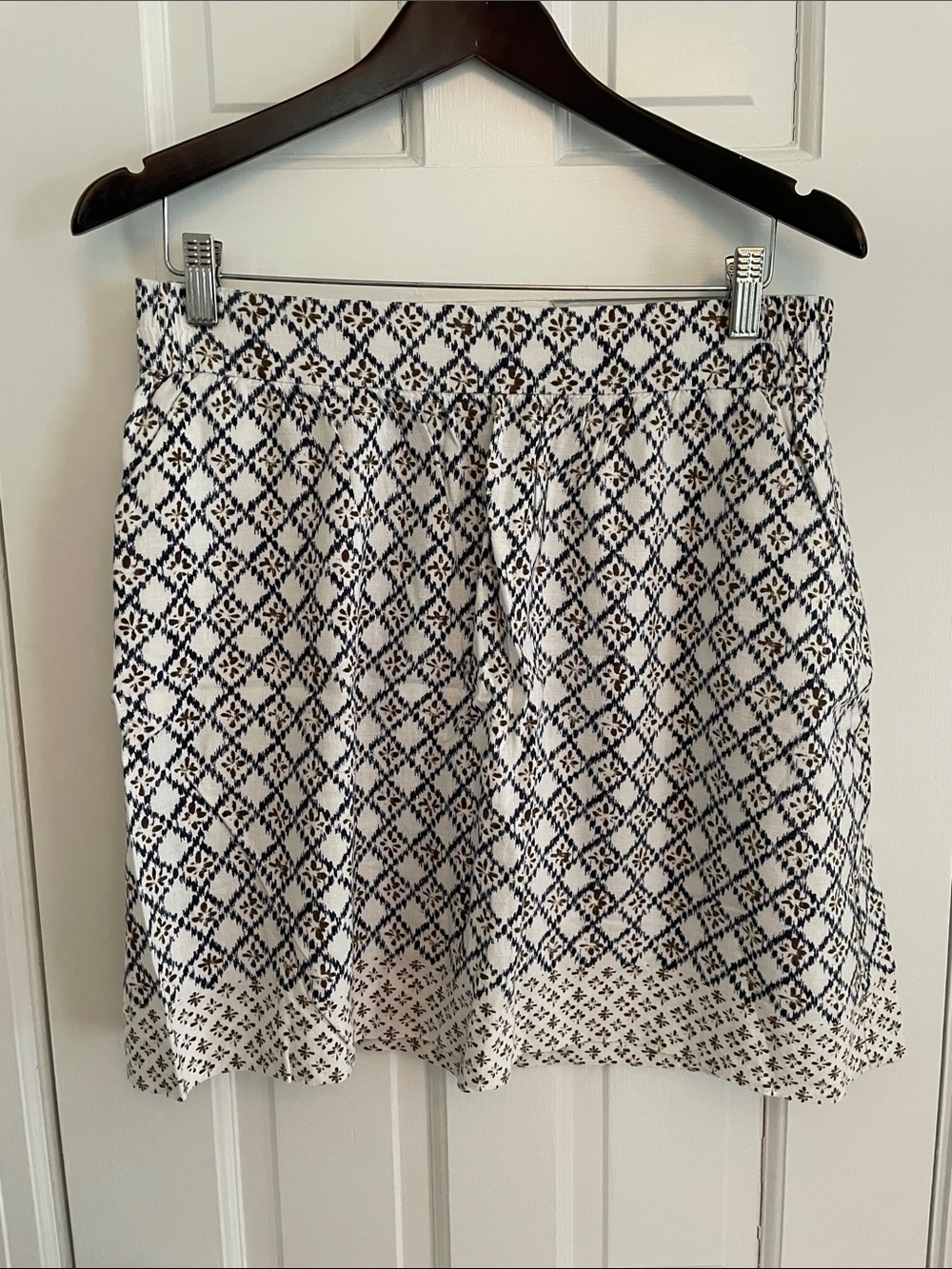 LOFT White Skirt with Navy Geometric Print